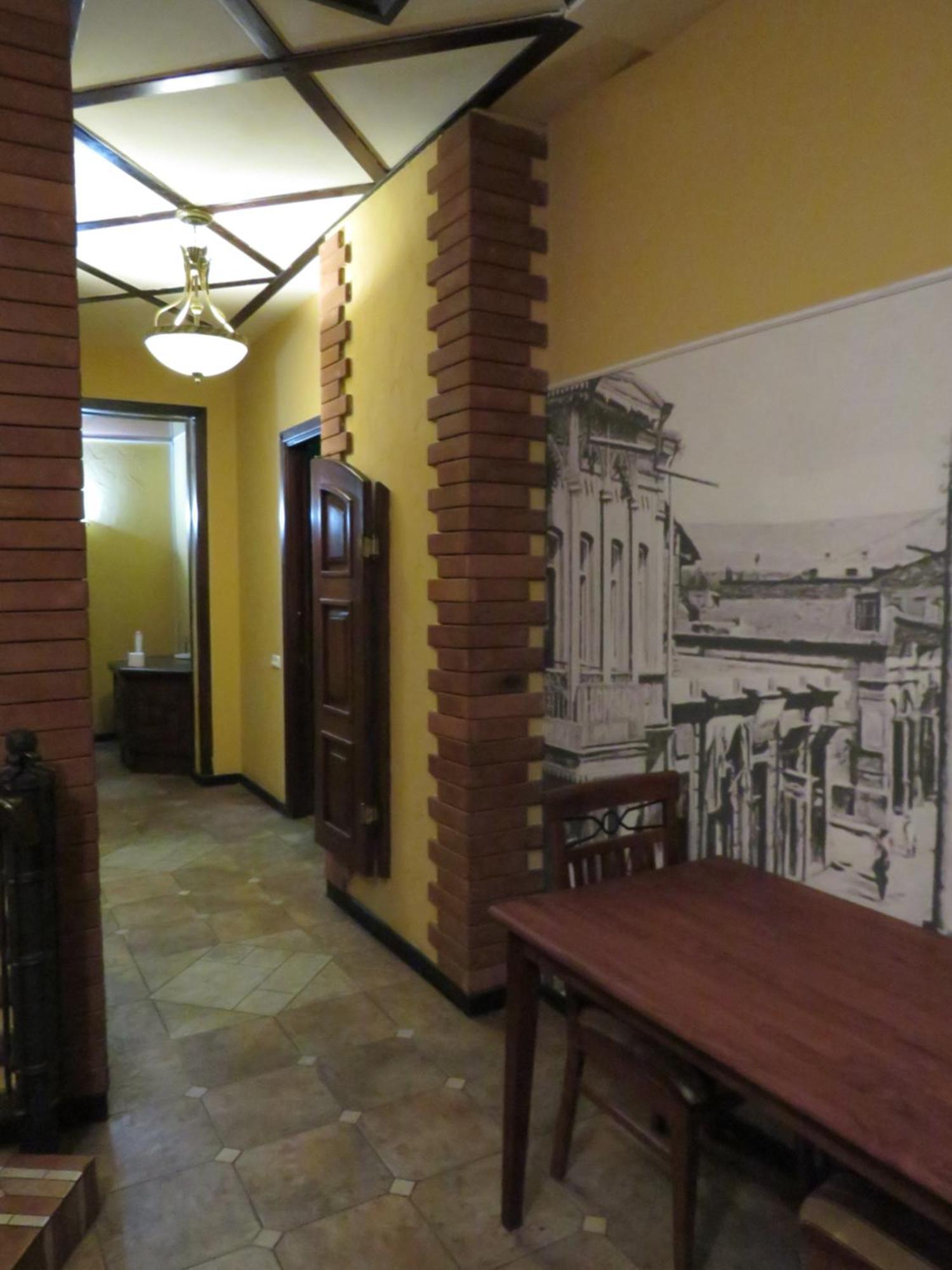 Hostel Jan In The Very Center Yerevan Exterior photo